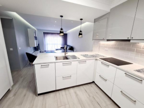 Central and New Fancy 2 Bedroom Apart.w/ 2 Wc